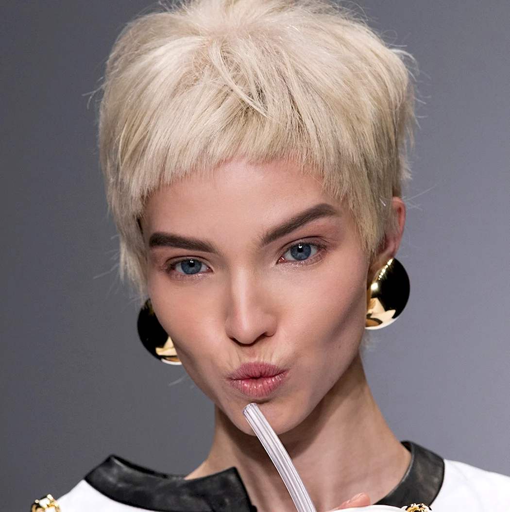 Пикси с короткой челкой