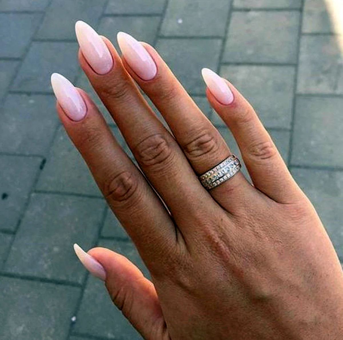 Френч нюд миндаль