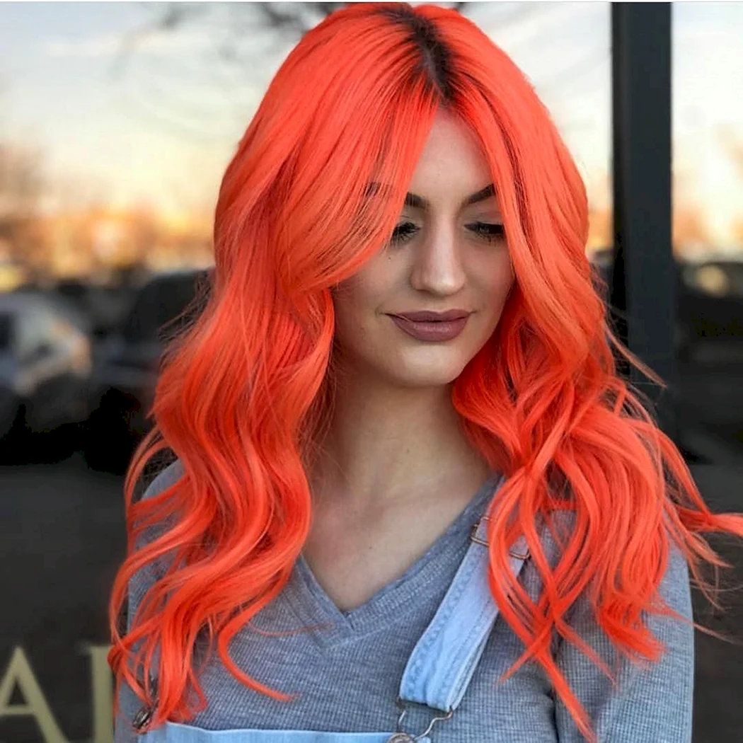 Девушка с оранжевыми волосами