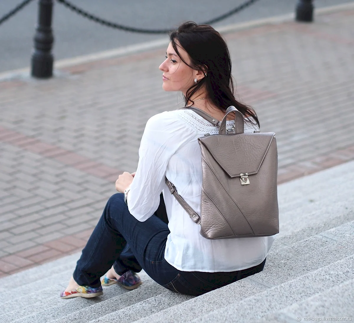 Японка с рюкзаком