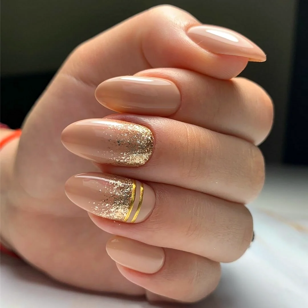 Маникюр с золотом
