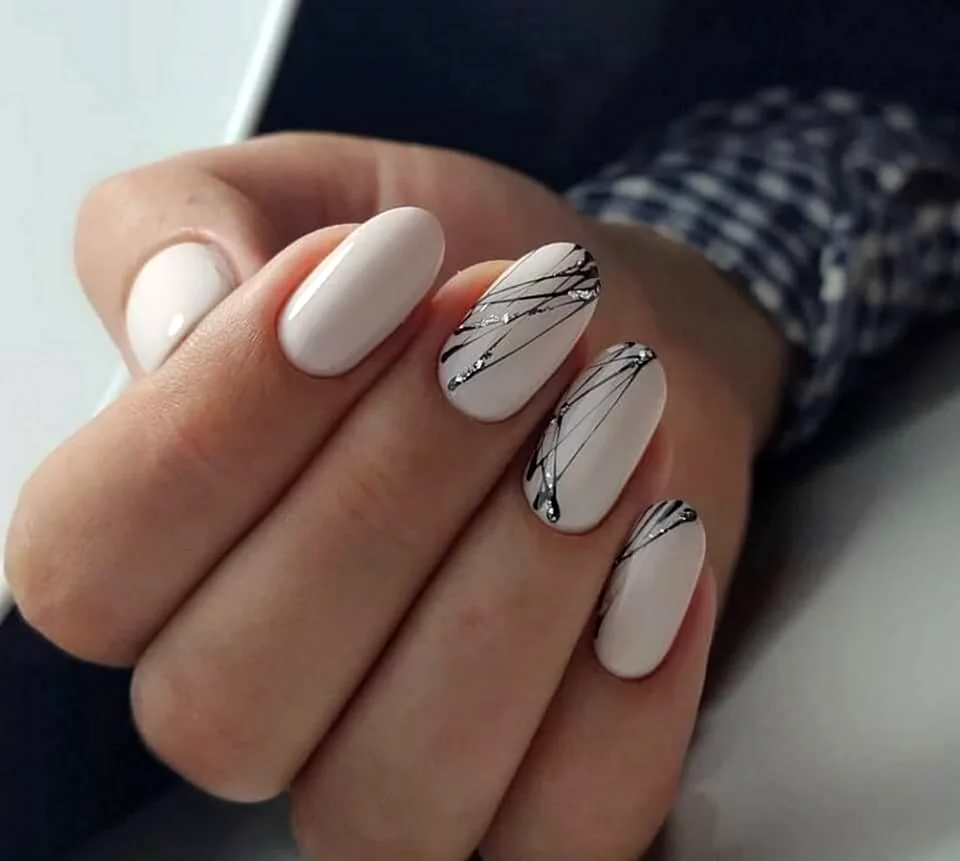 Овальный маникюр