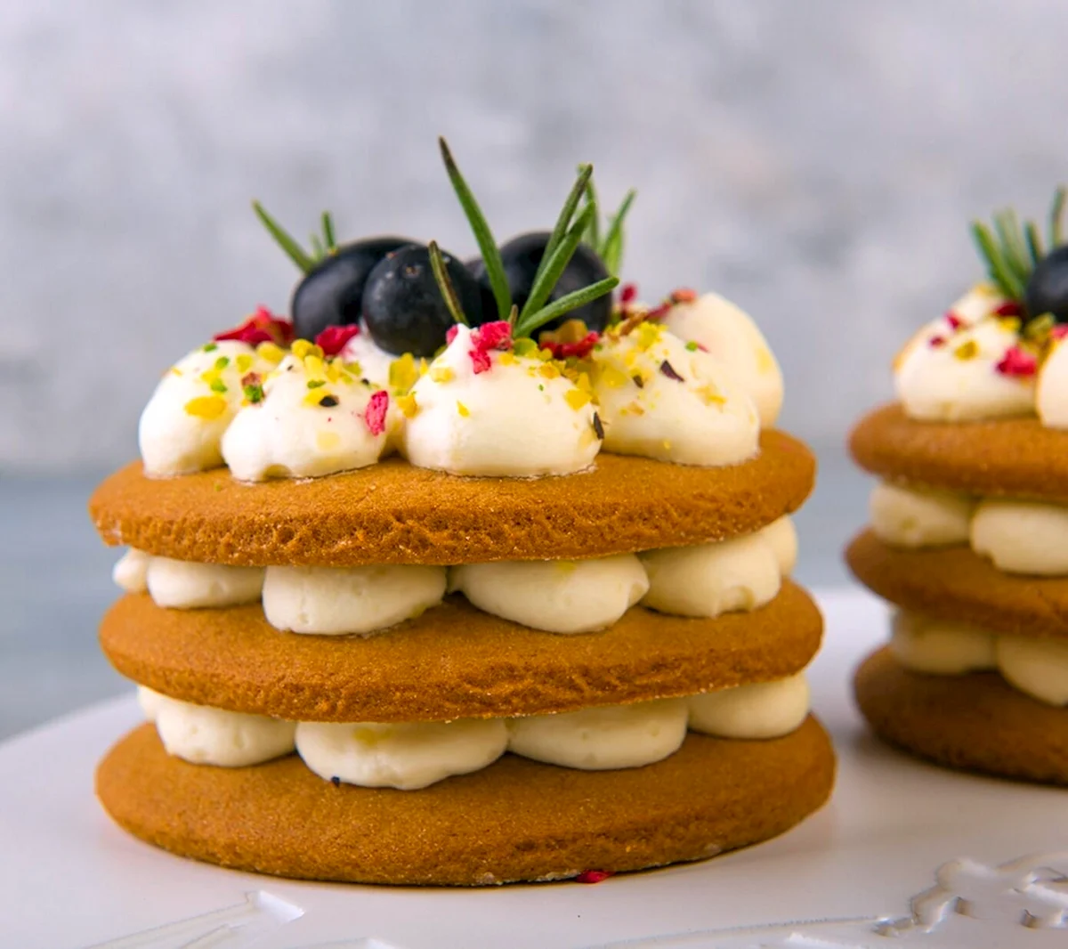 Медовое пирожное с кремом чиз