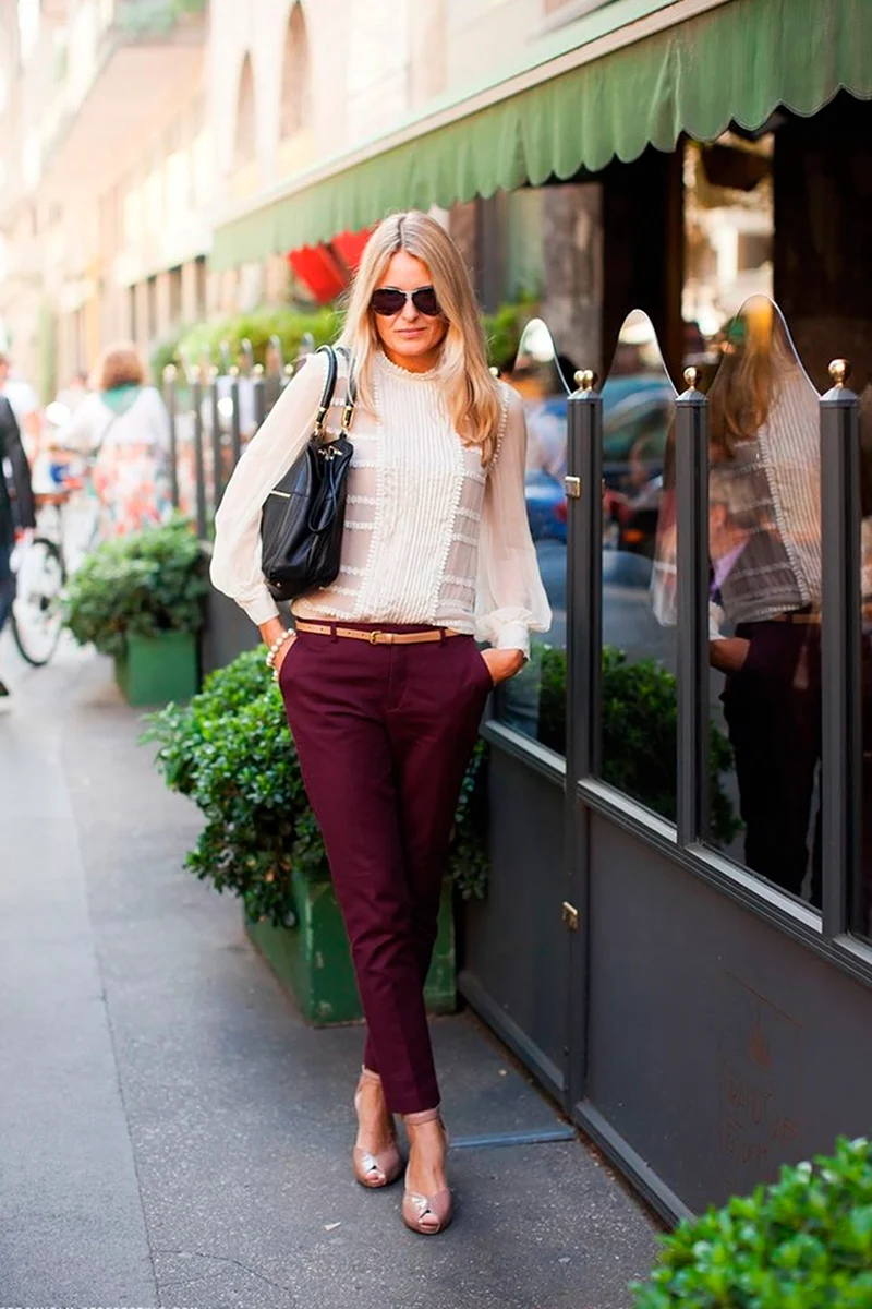 Образ с бордовыми брюками