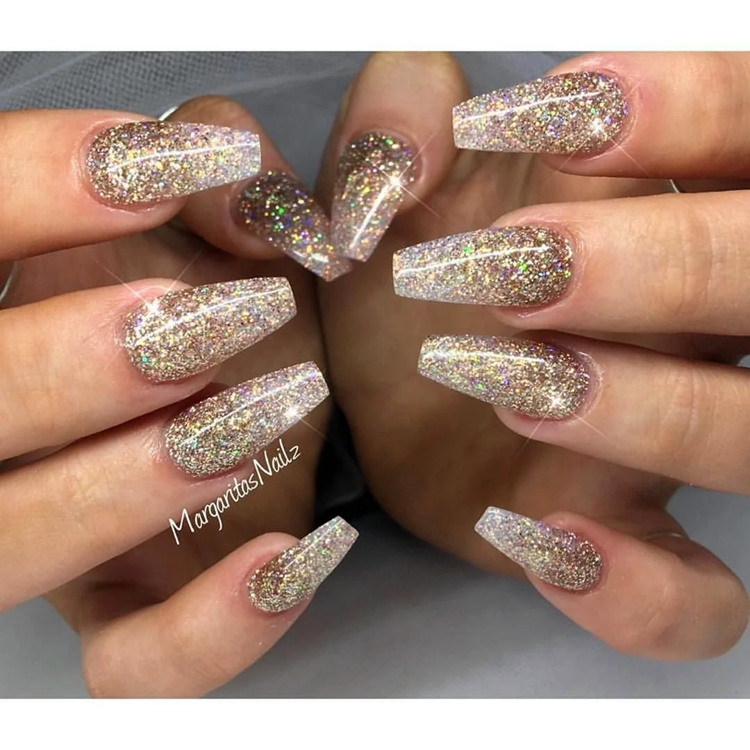 Маникюр растяжка золотом