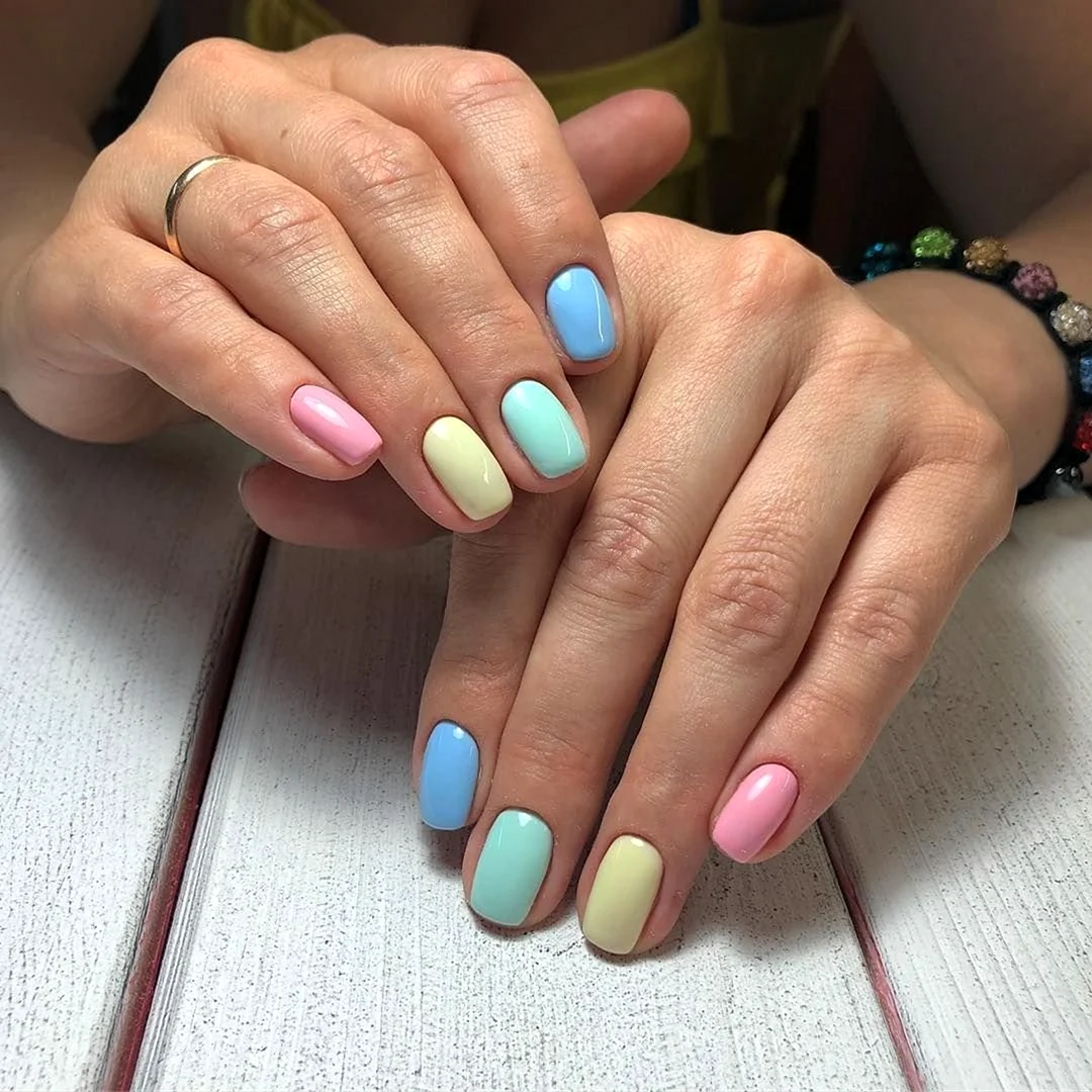 Разноцветный маникюр