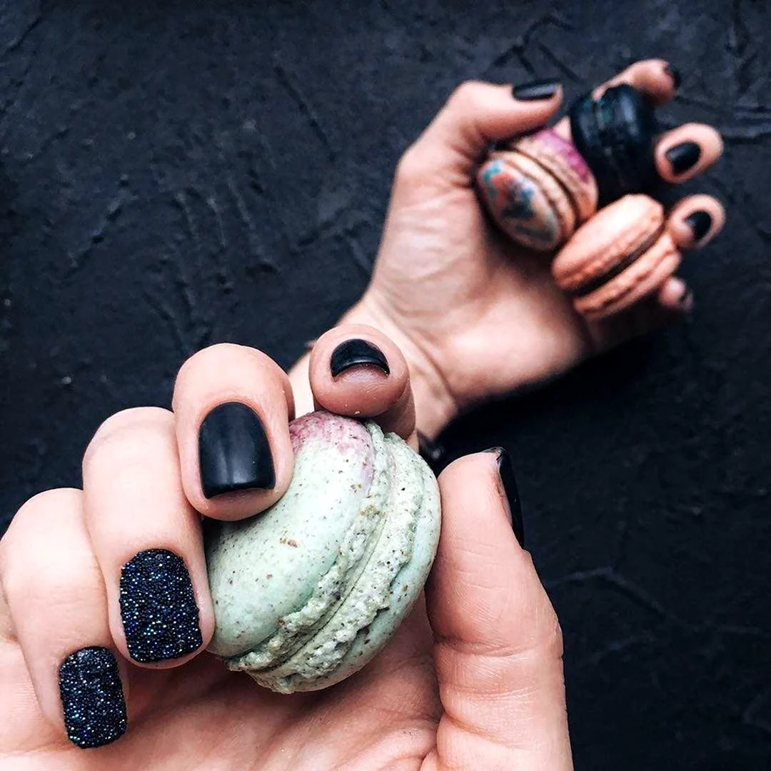 Оригинально сфотографировать маникюр