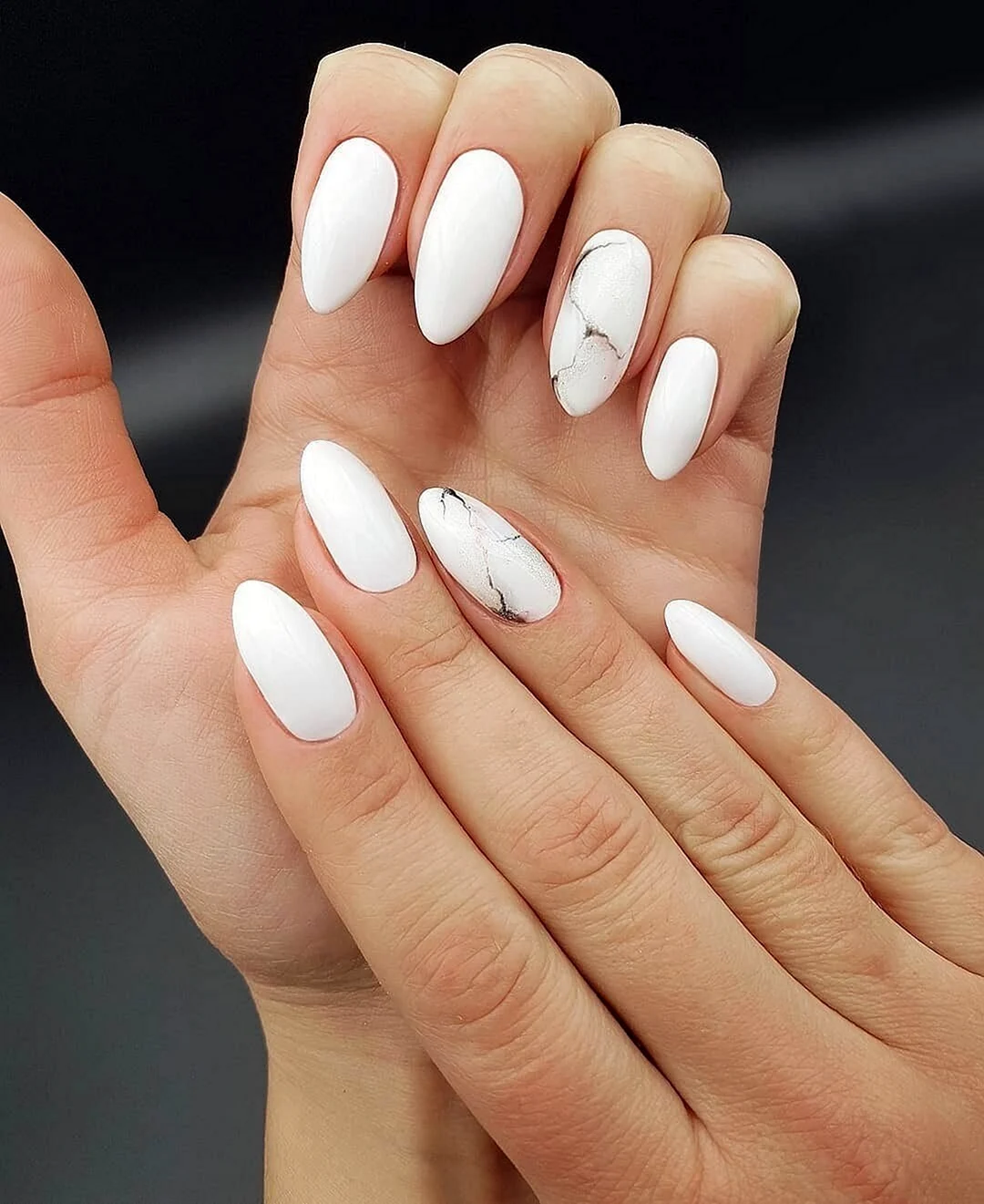 Белый маникюр