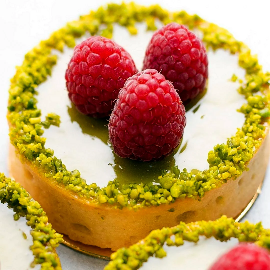 Тарталетка фисташка малина