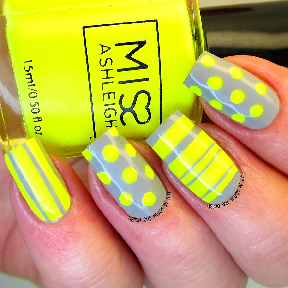 Маникюр желтый в горошек