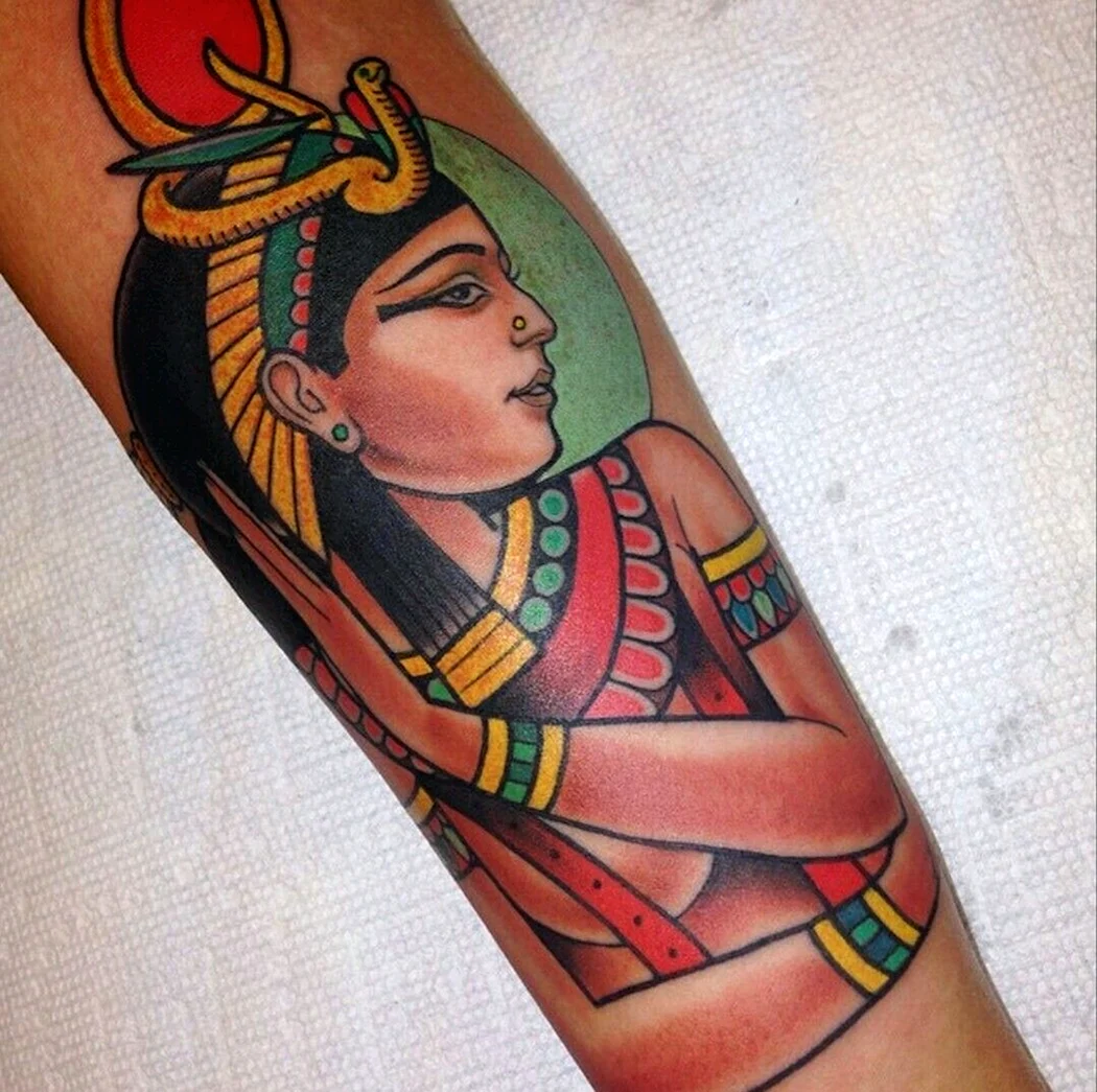 Изида богиня Египта тату