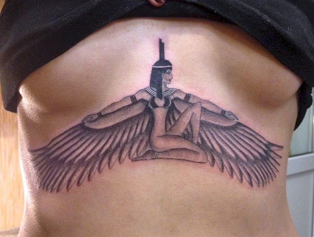 Тату Рианны богиня Исида