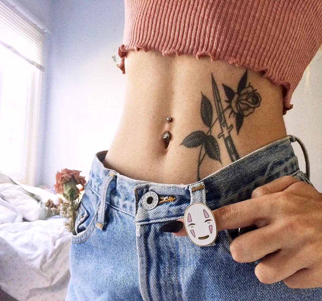 Татуха на талии