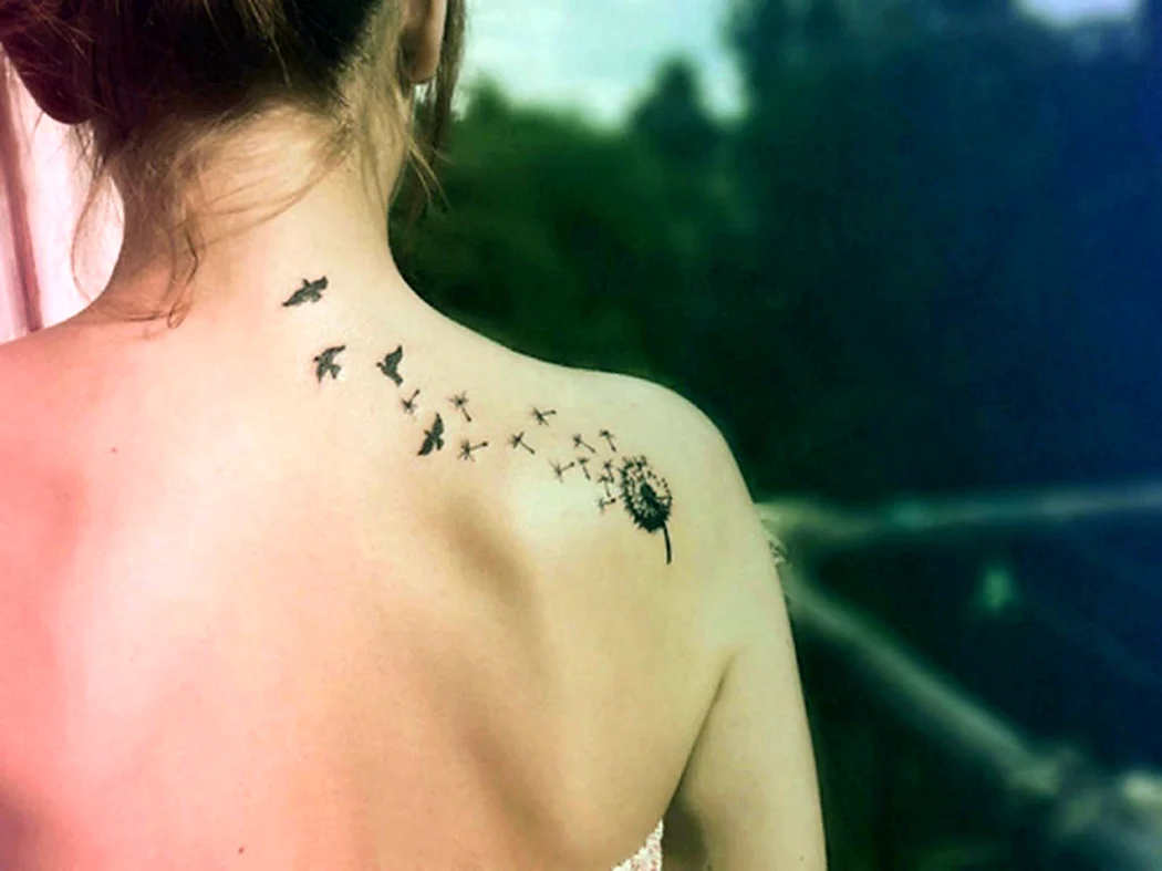 Тату на лопатке