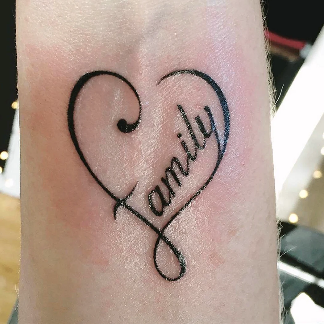 Тату на запястье