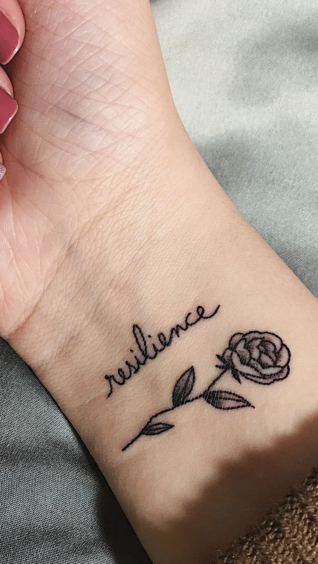 Тату на запястье для девушек