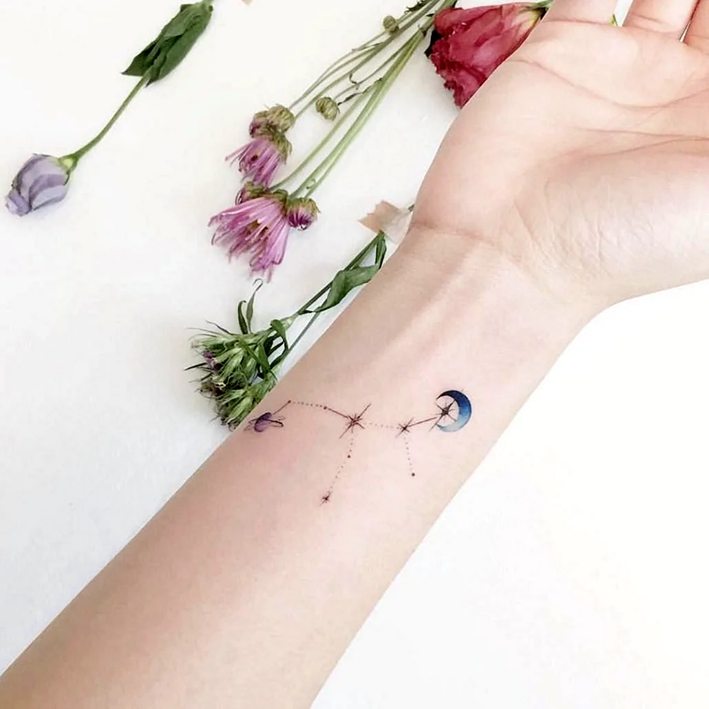 Нежные тату для девушек