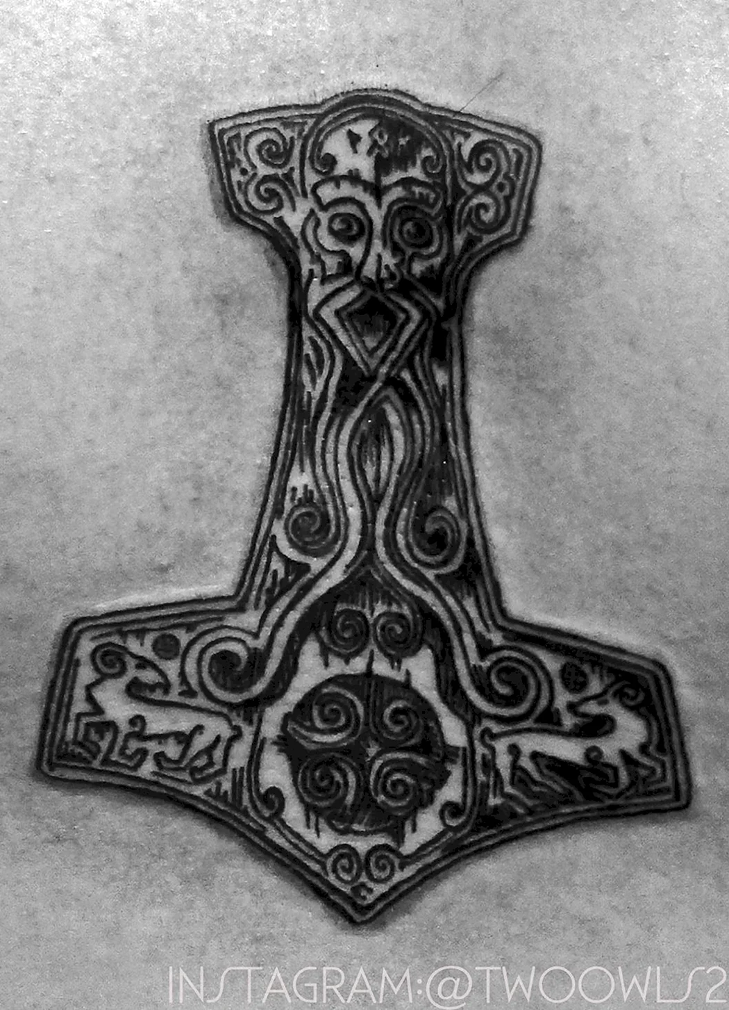 Мьельнир молот тора тату