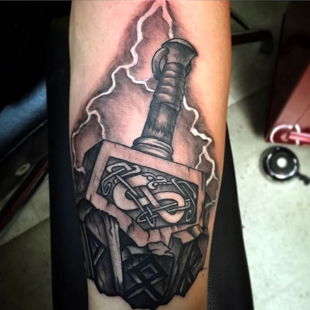 Молот тора тату