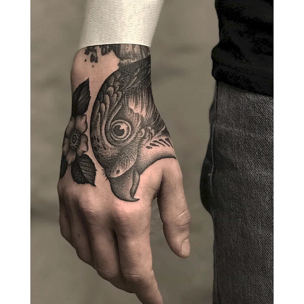 Тату на кисти