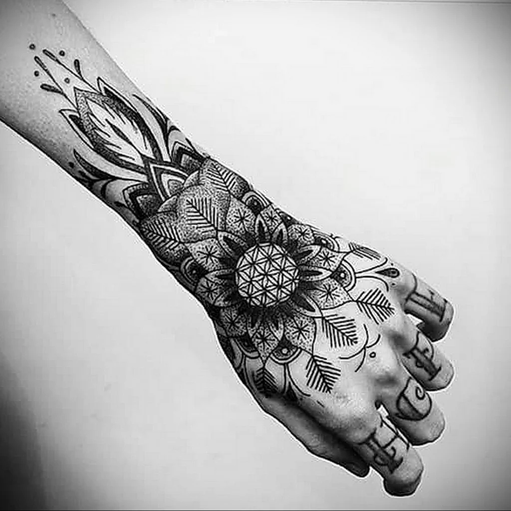 Тату на кисти