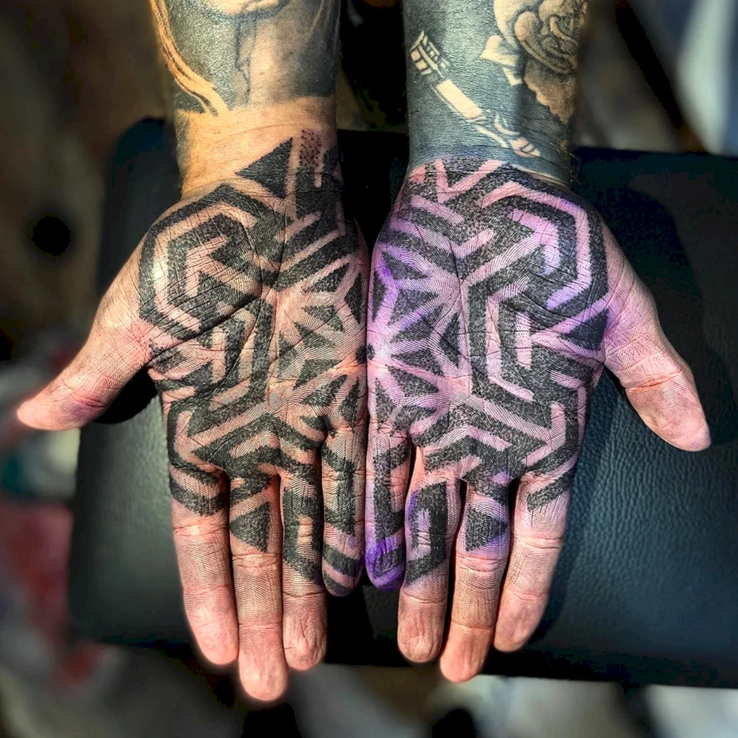 Крутые тату на кисть