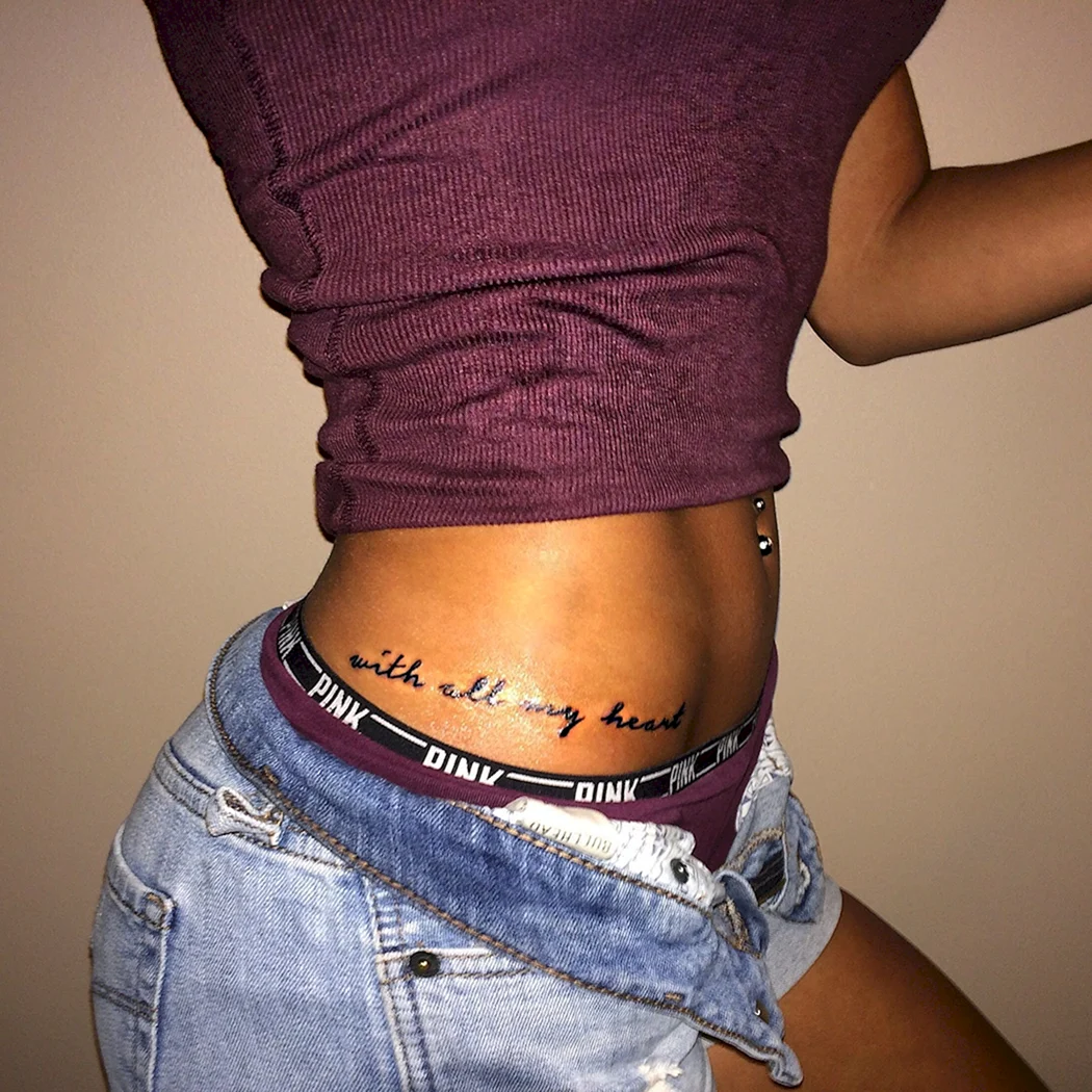 Тату на талии