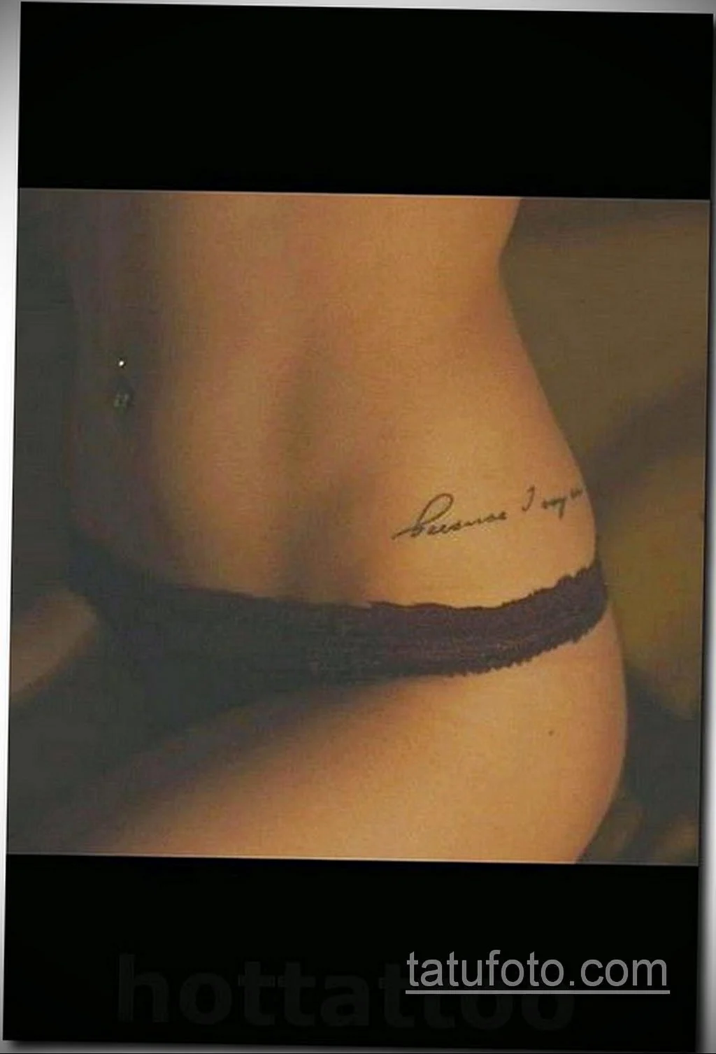Тату надпись на бедре