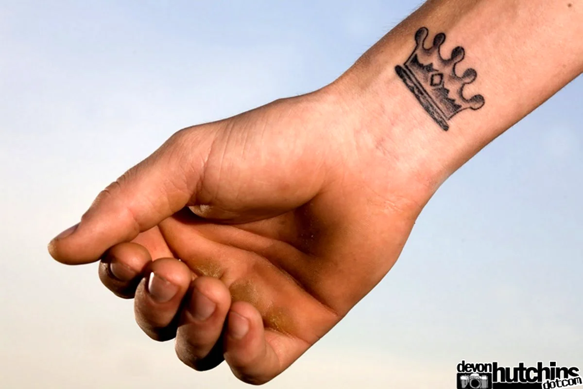 Тату на запястье