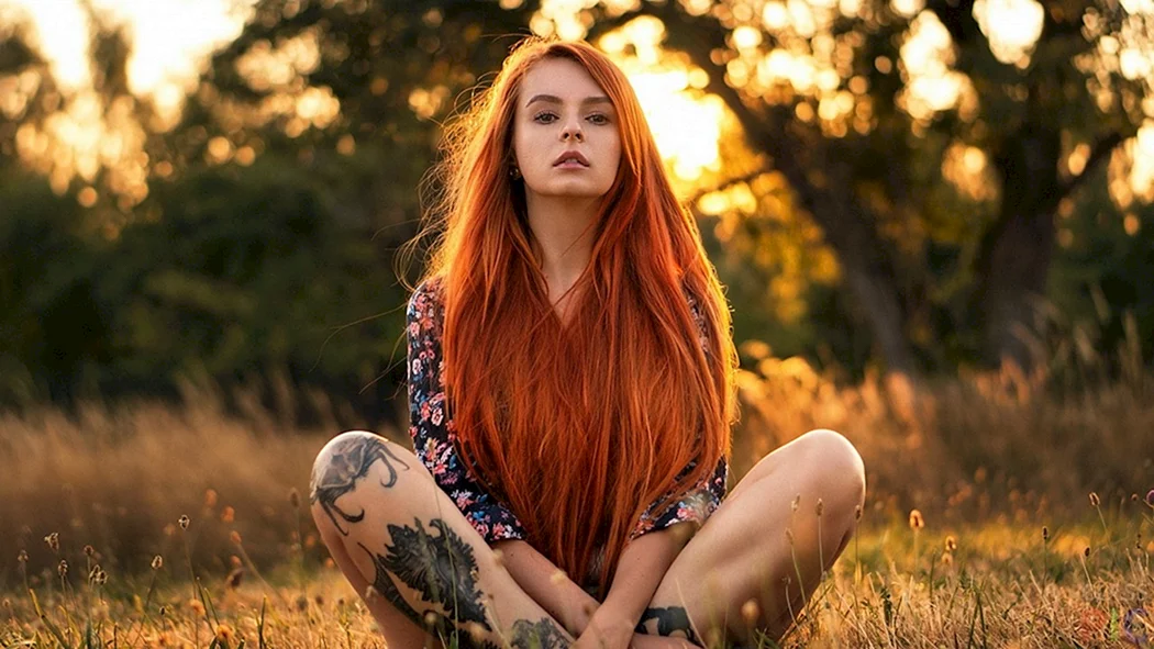 Рыжие девушки с тату