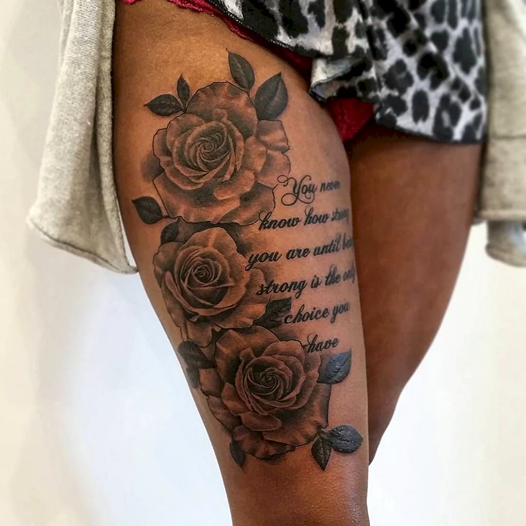 Тату розы на бедре