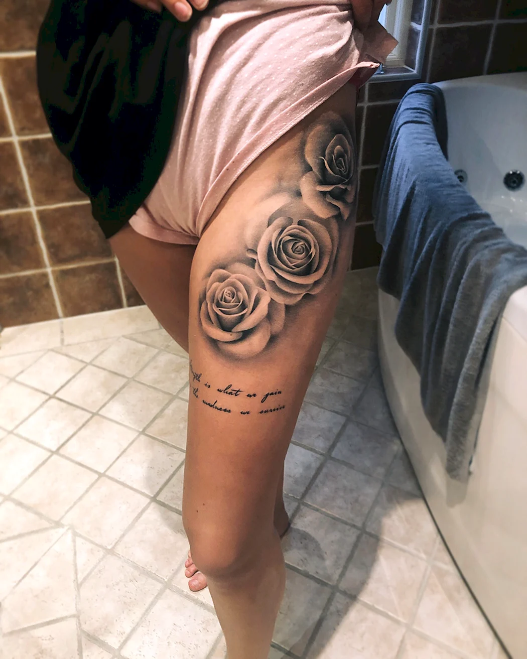 Татуировки для девушек на ляжке