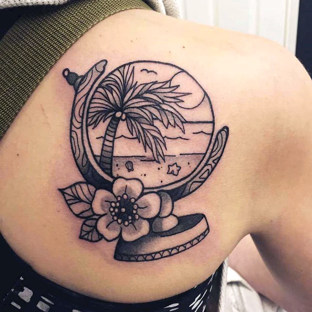Тату девушка глобусом