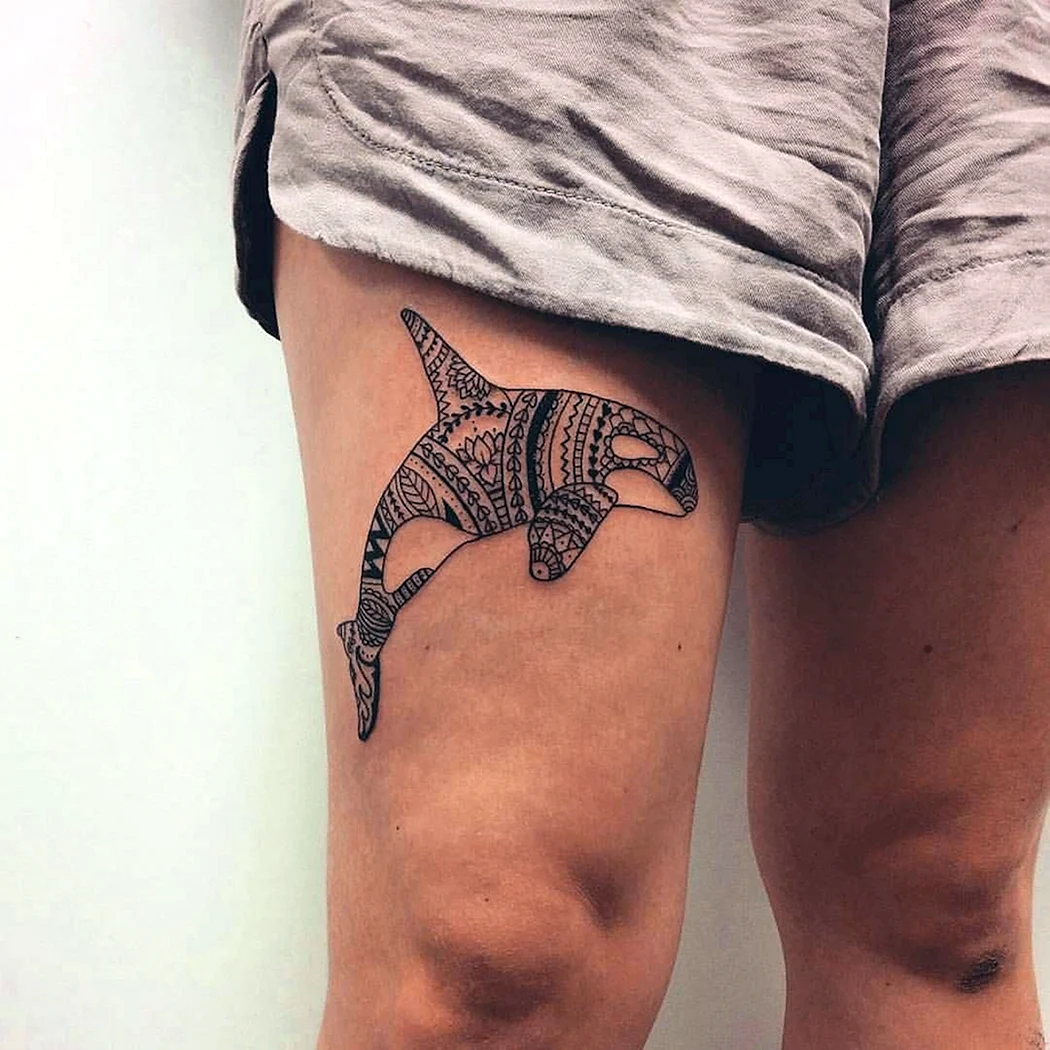 Тату кита на ляжку 2021