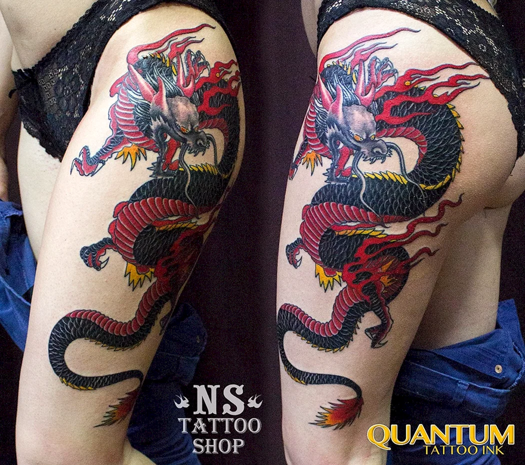 Японский дракон тату на бедре