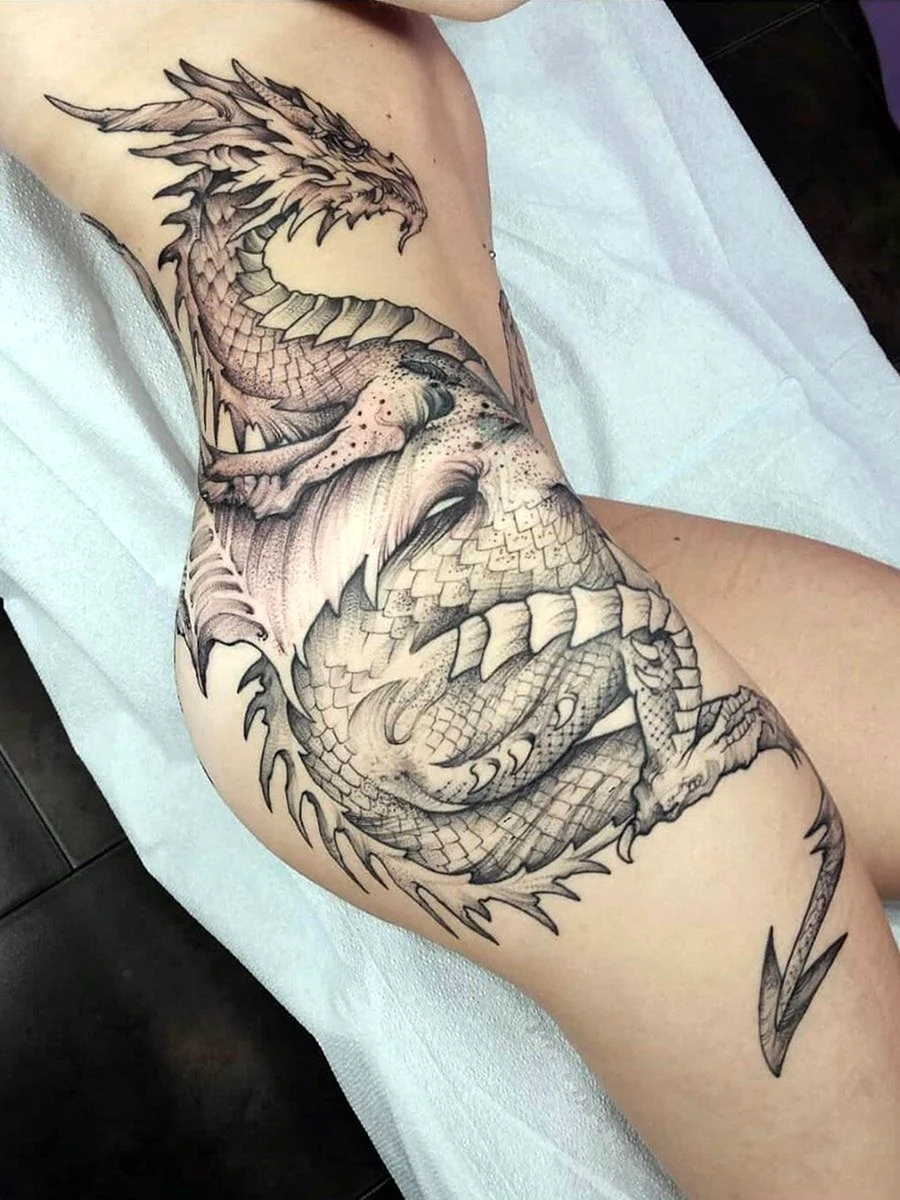 Татуировка дракона на боку