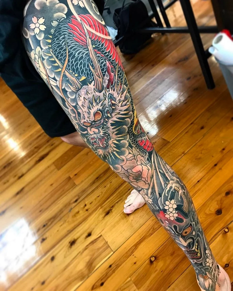 Японские тату на ноге