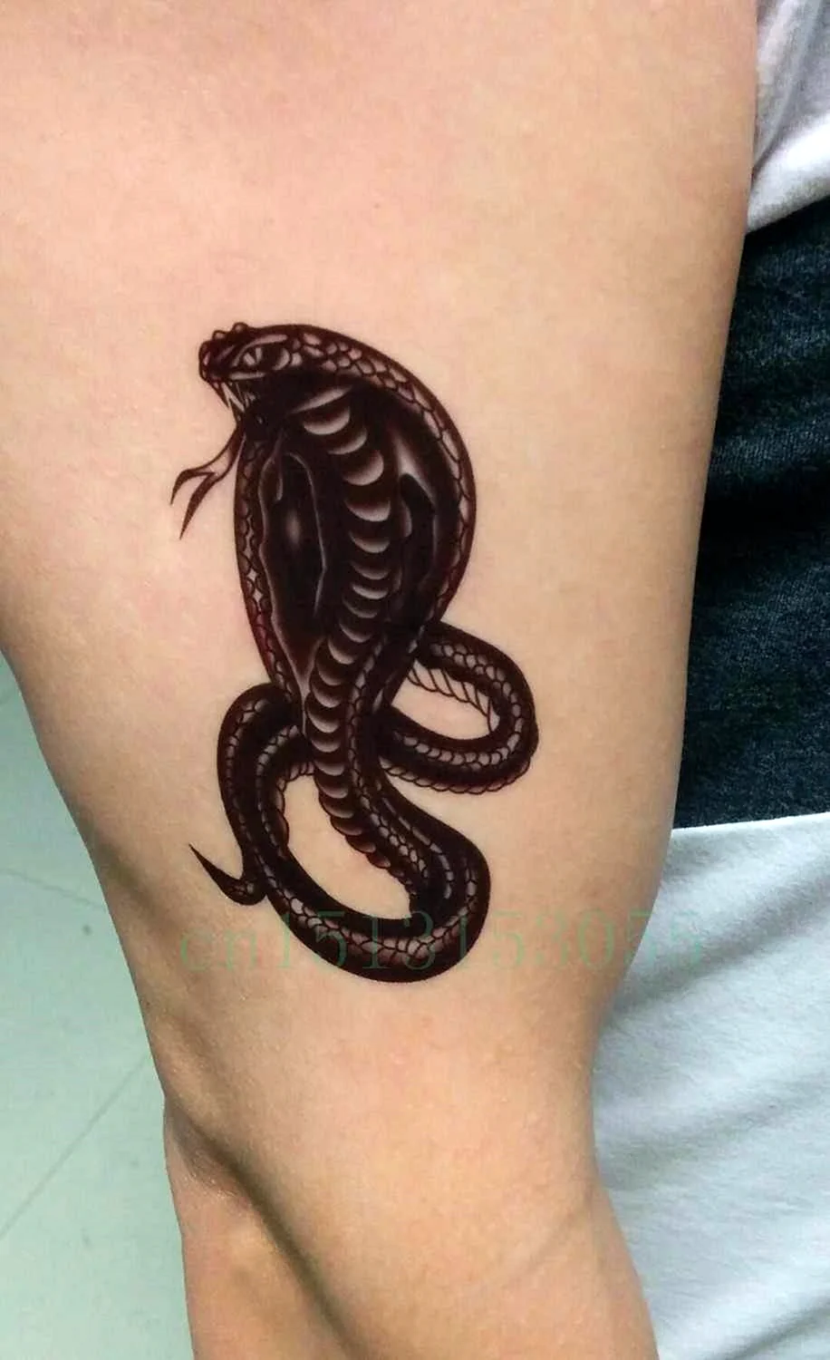 Тату Кобра для девушек