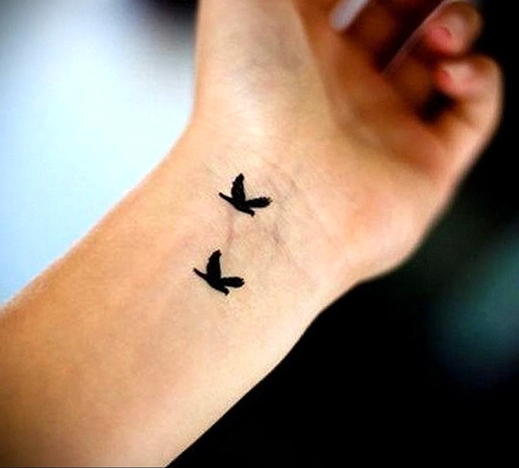 Птица на запястье