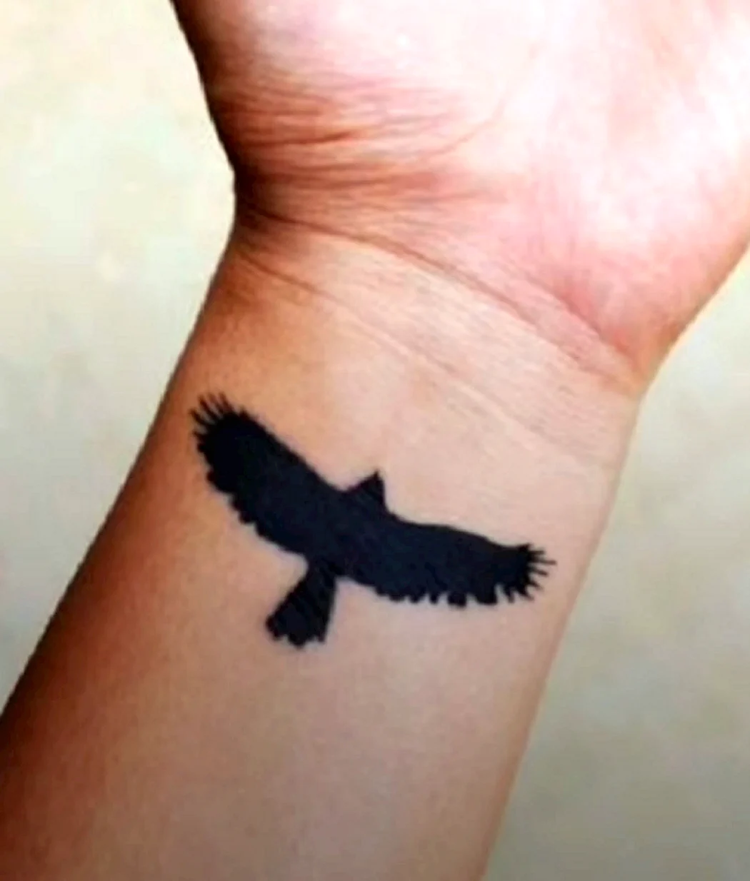 Орел на запястье