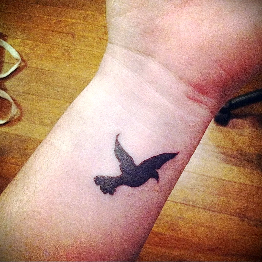 Тату птички на руке мужские