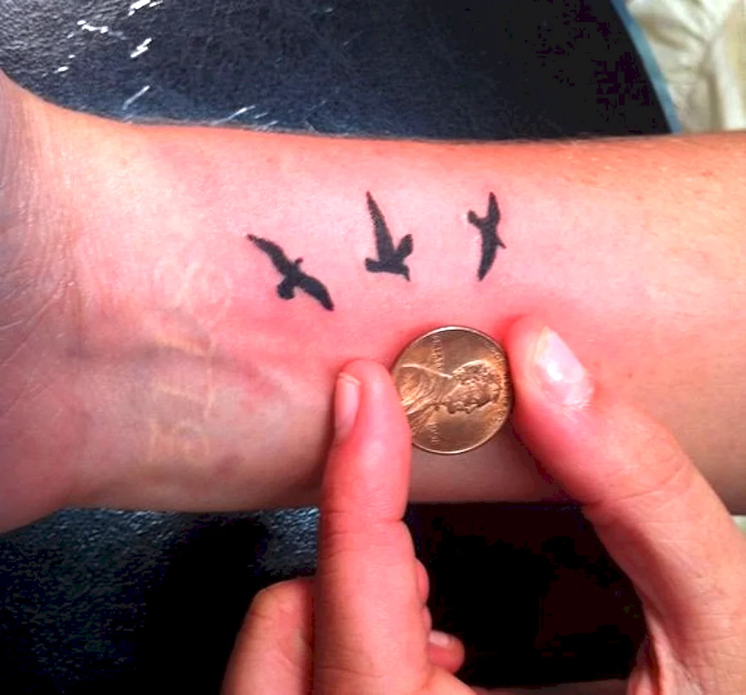 Тату птички на руке для мужчин