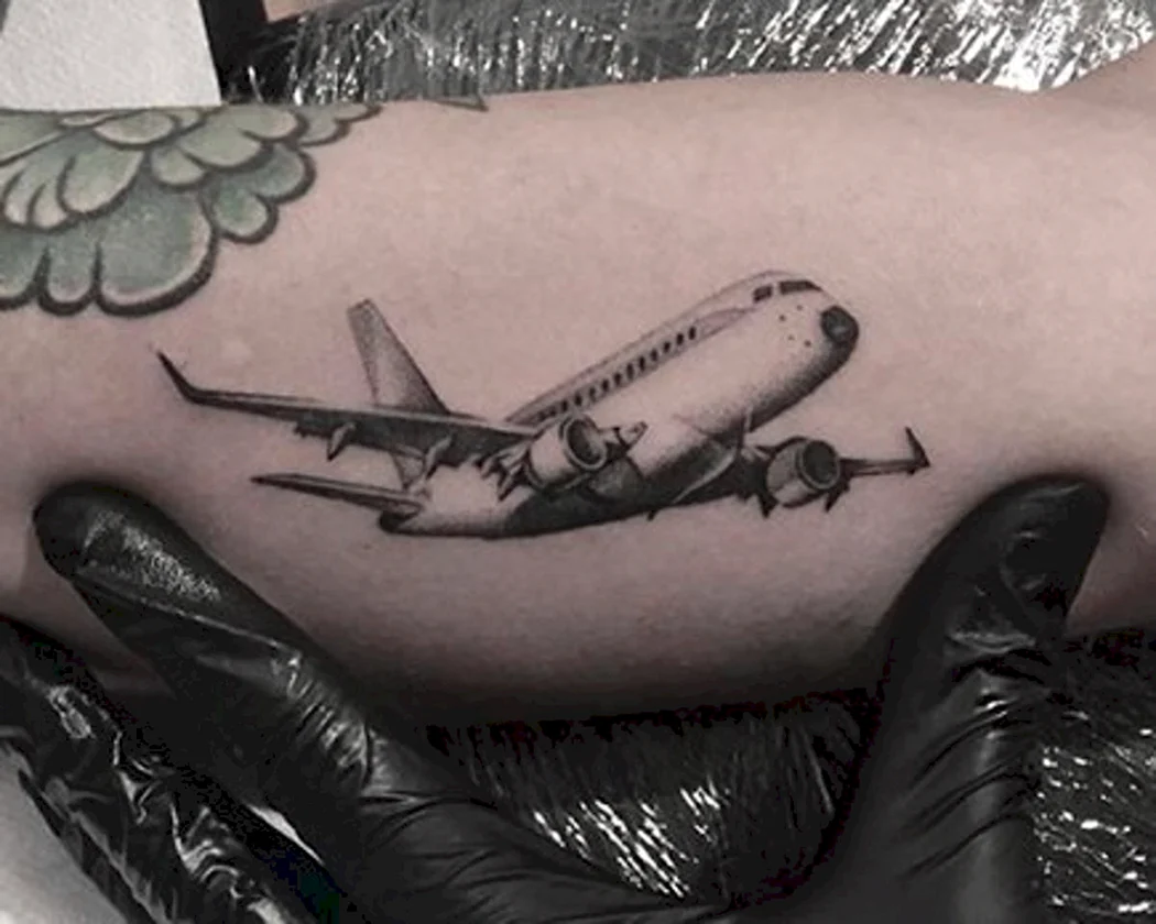 Тату самолет