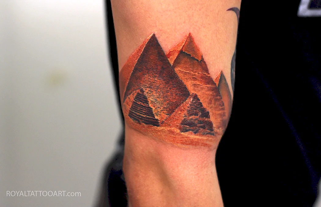 Тату пирамида