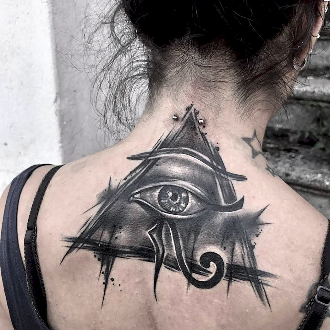 Глаз Бога гора тату