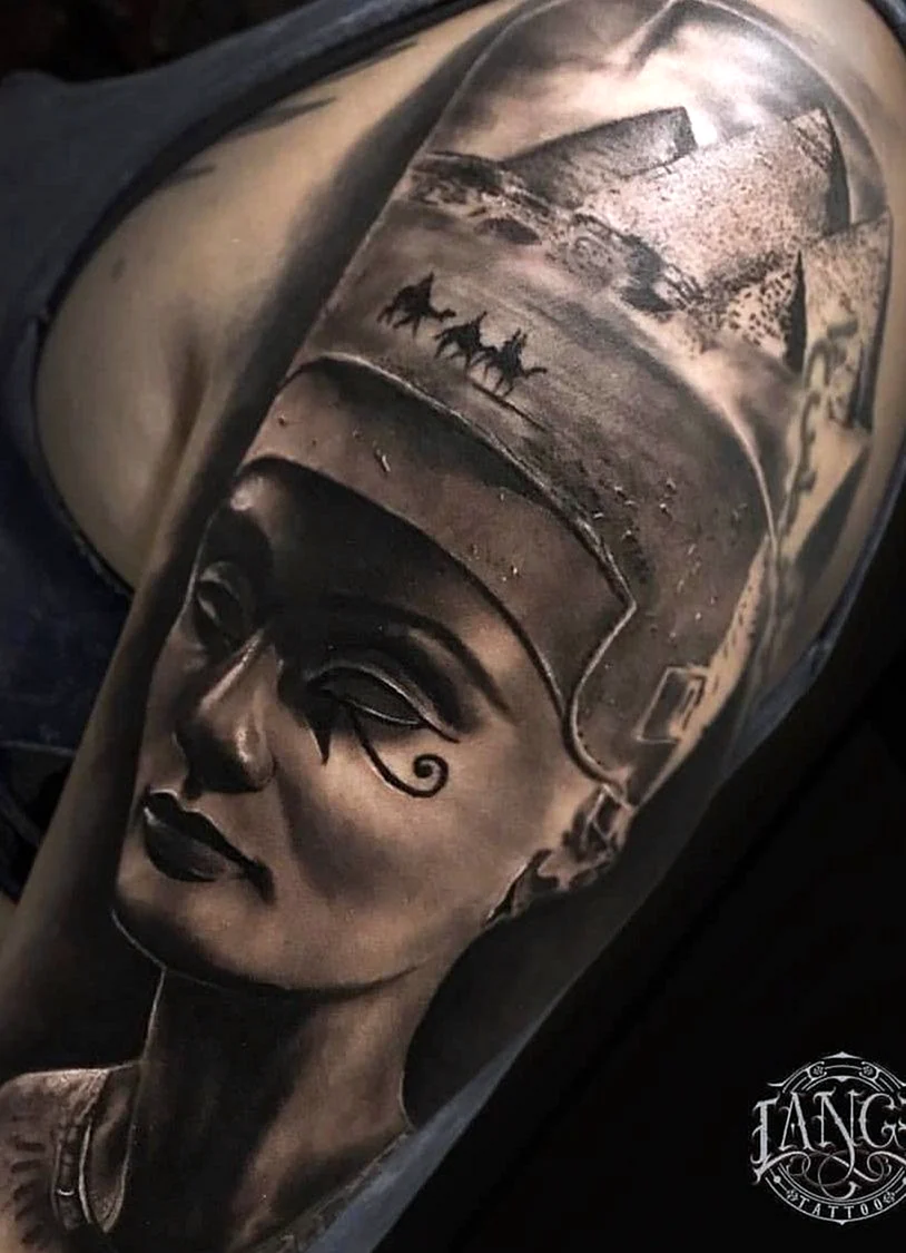 Тату Нефертити реализм