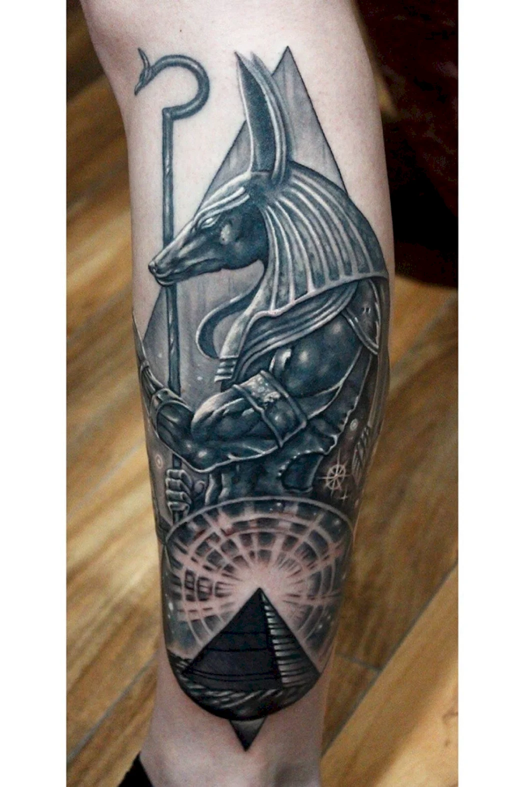 Анубис Бог пирамиды тату