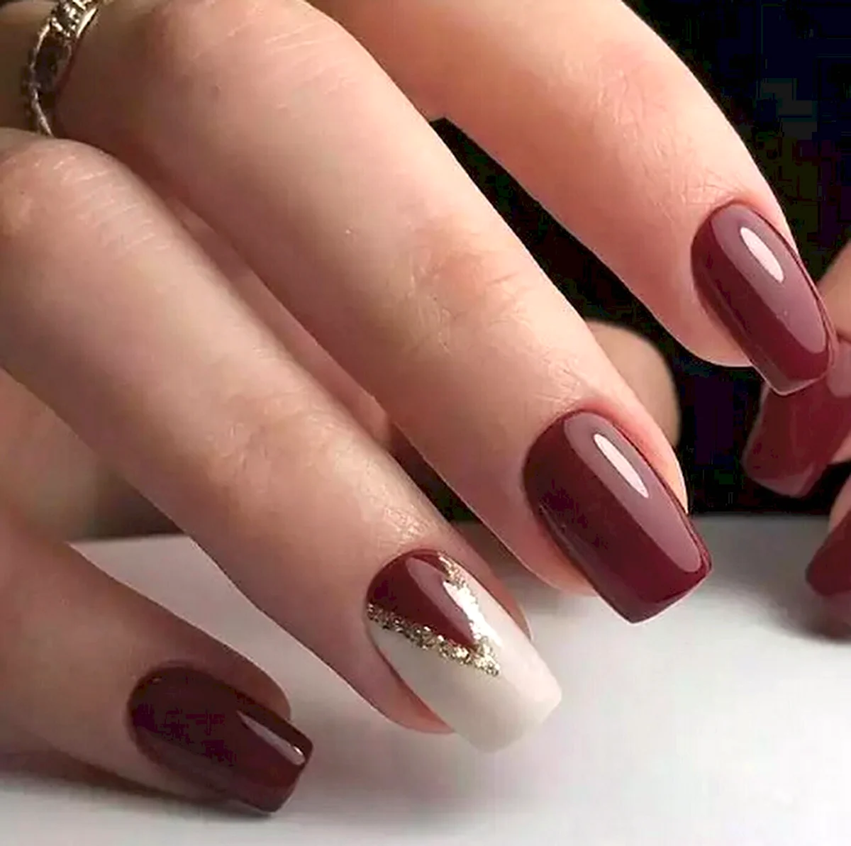 Маникюр бордо марсала