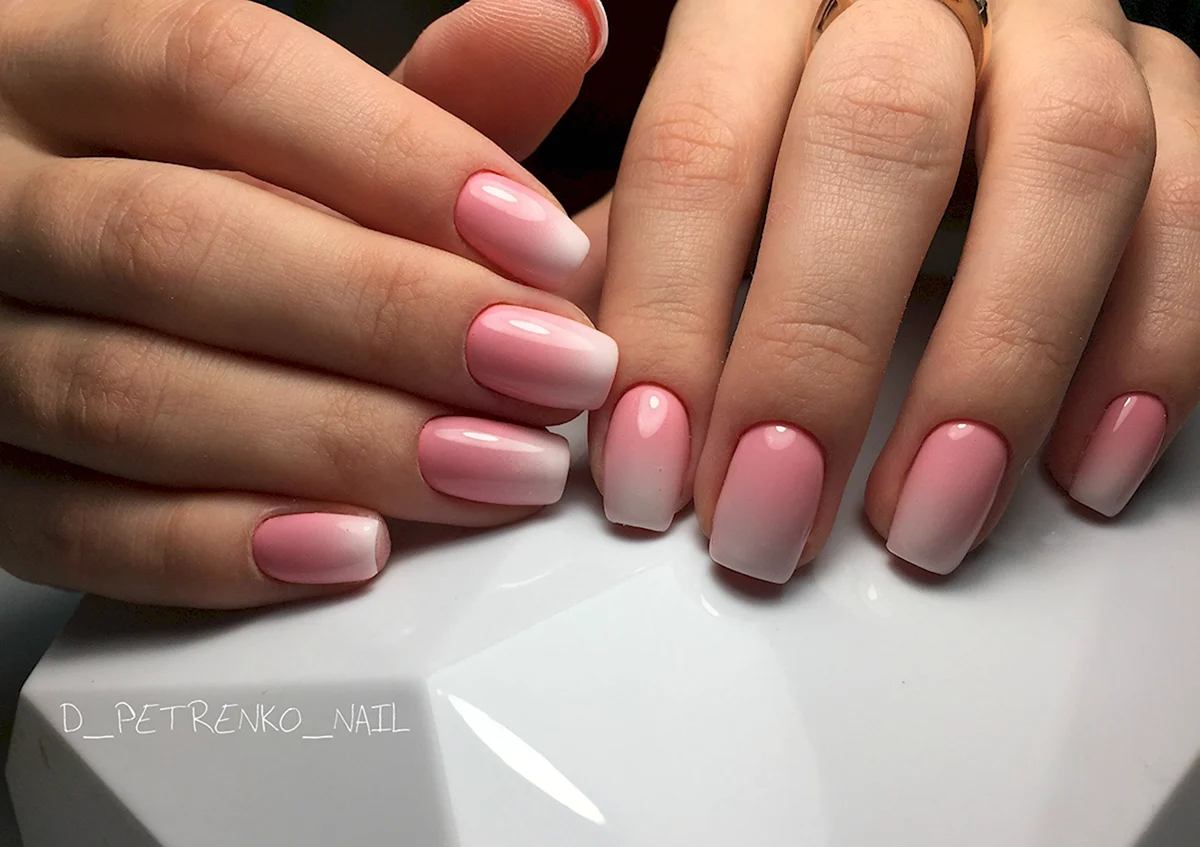Маникюр градиент розовый