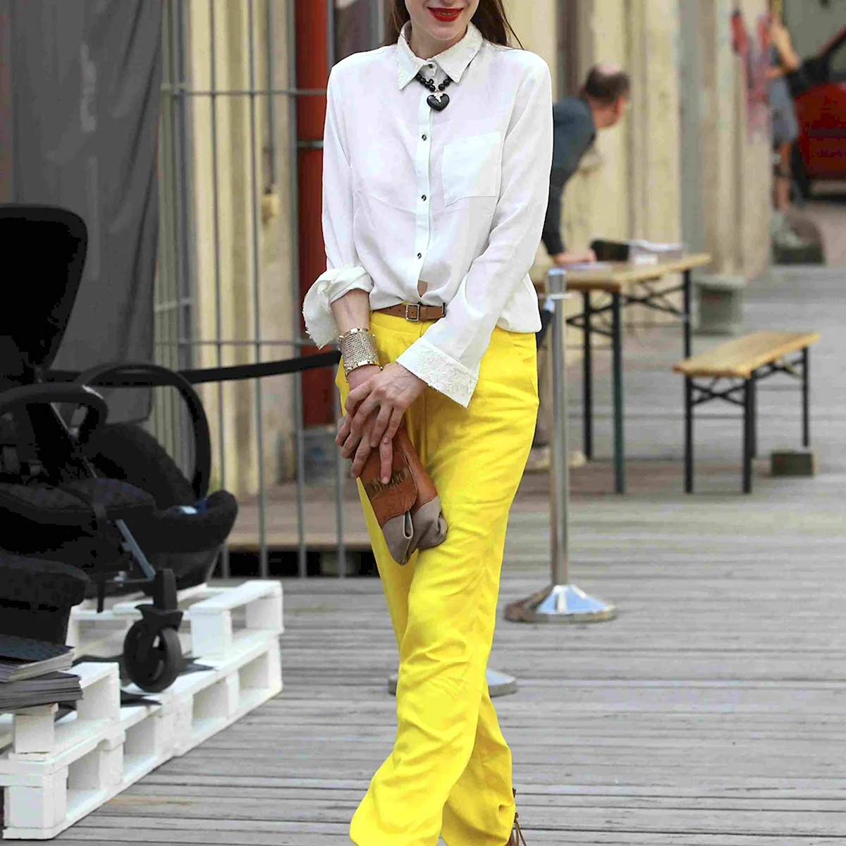 Сочетание с желтыми брюками